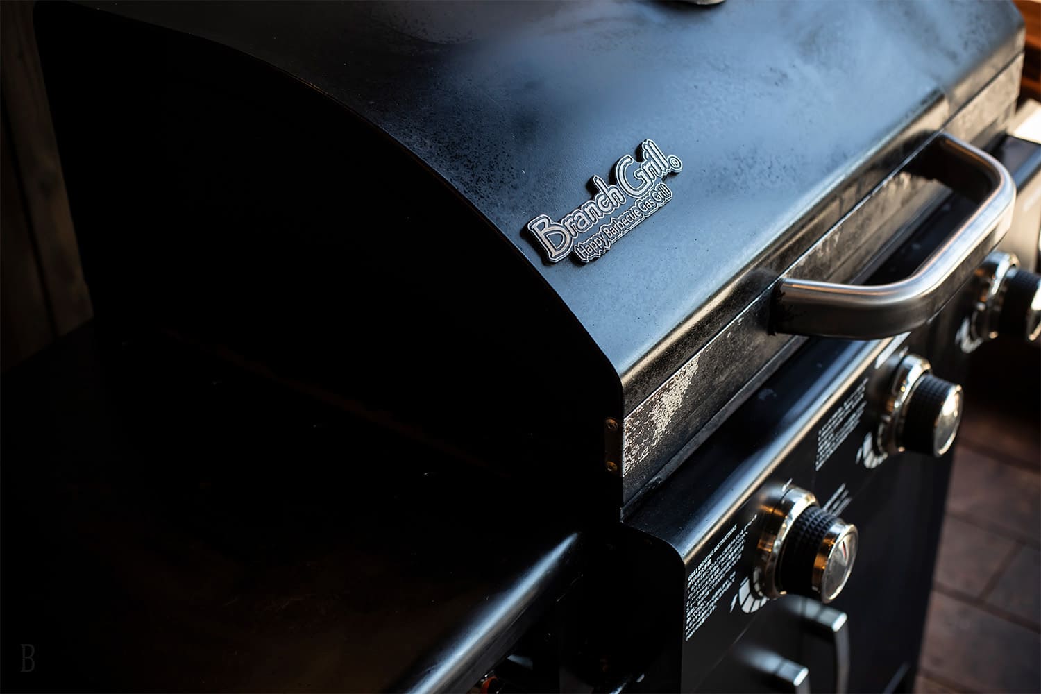 テラスで本格的な調理が楽しめるBBQコンロ